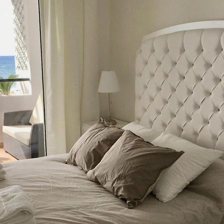 Mi Capricho A17 Beachfront Apartment Ла-Кала-де-Михас Экстерьер фото