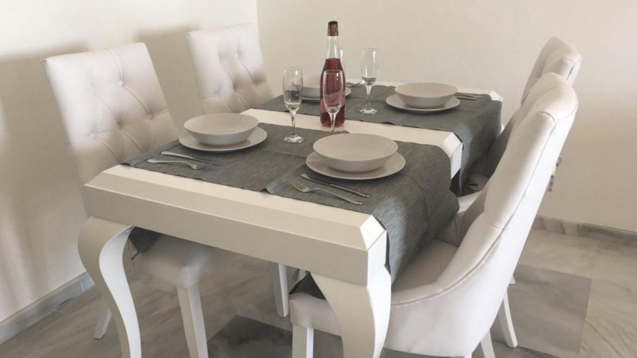 Mi Capricho A17 Beachfront Apartment Ла-Кала-де-Михас Экстерьер фото